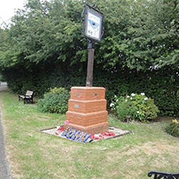 Memorial Monument / Hullbridge – Lower Road
